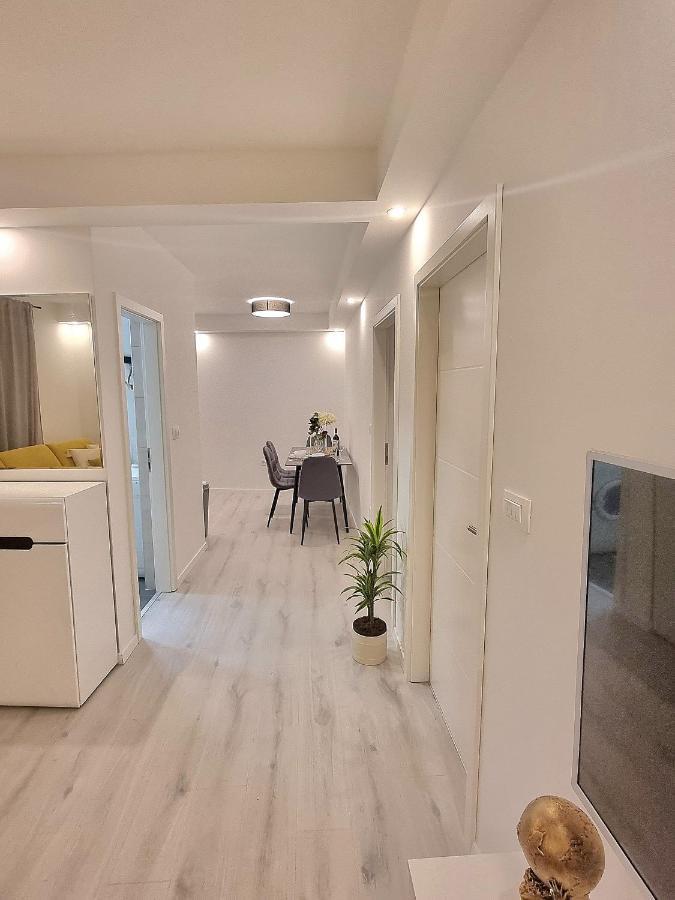 Un Ami Appartement Pula Buitenkant foto